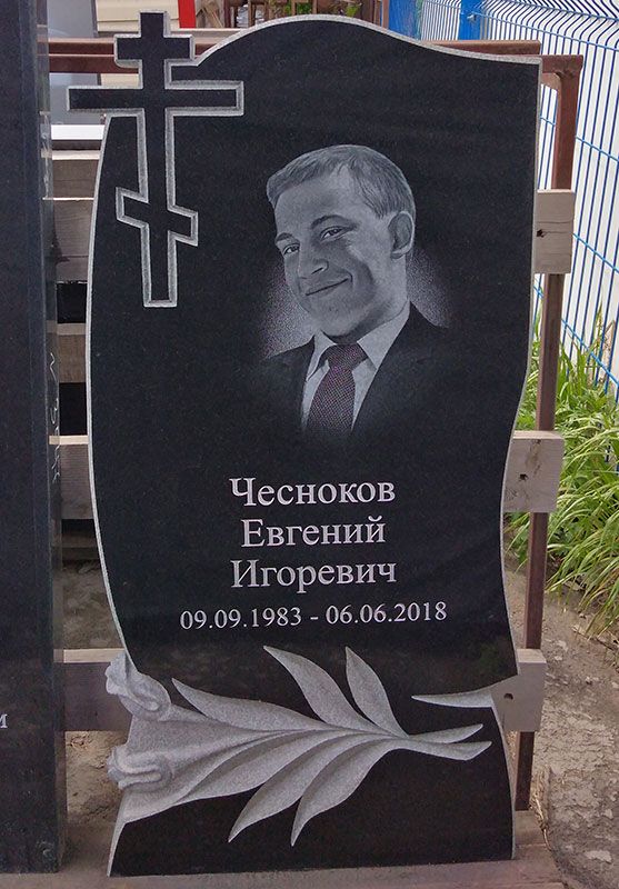 Памятник №245 из черного гранита — фото 2