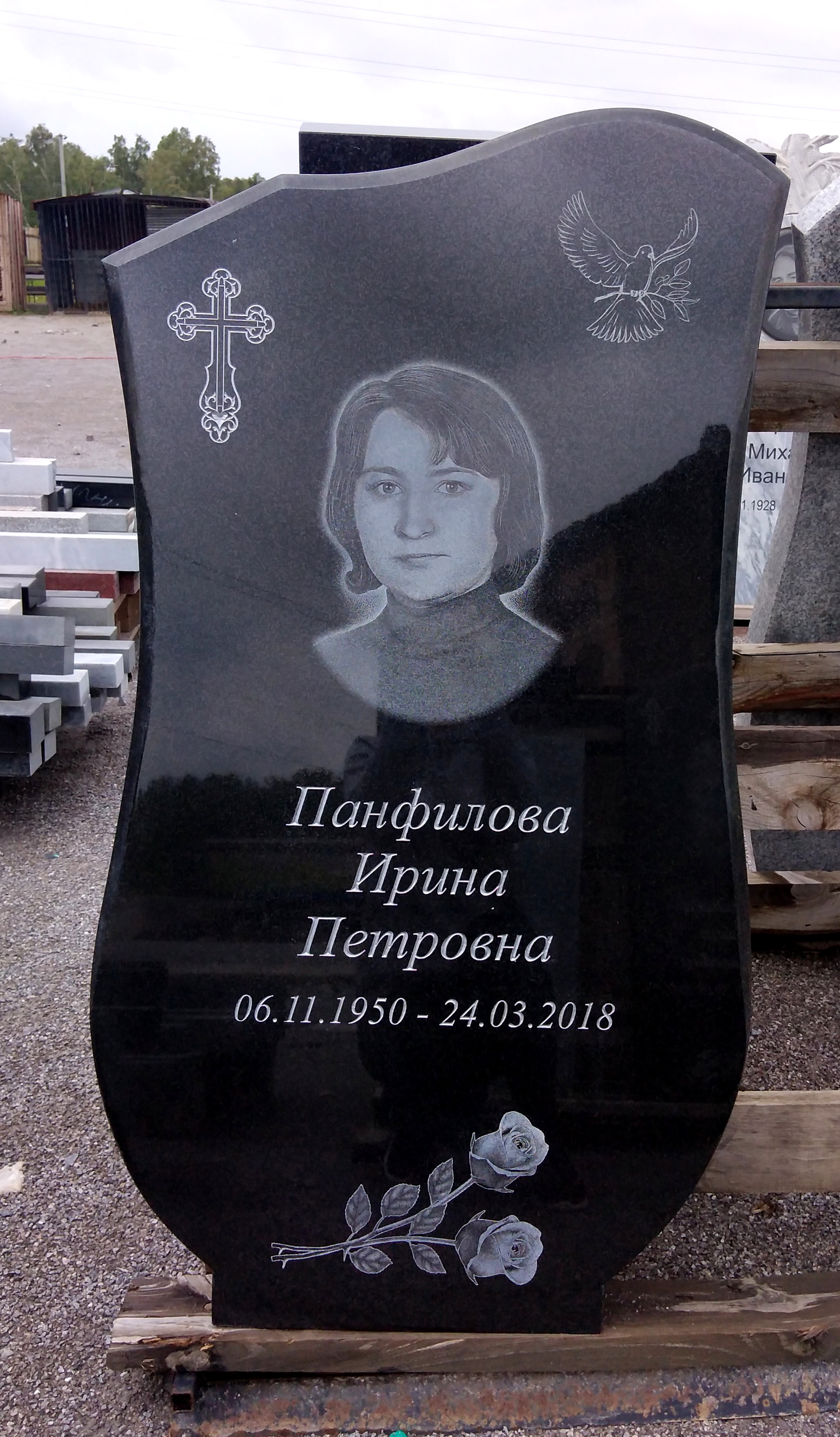 Памятник №039 из черного гранита — фото 3