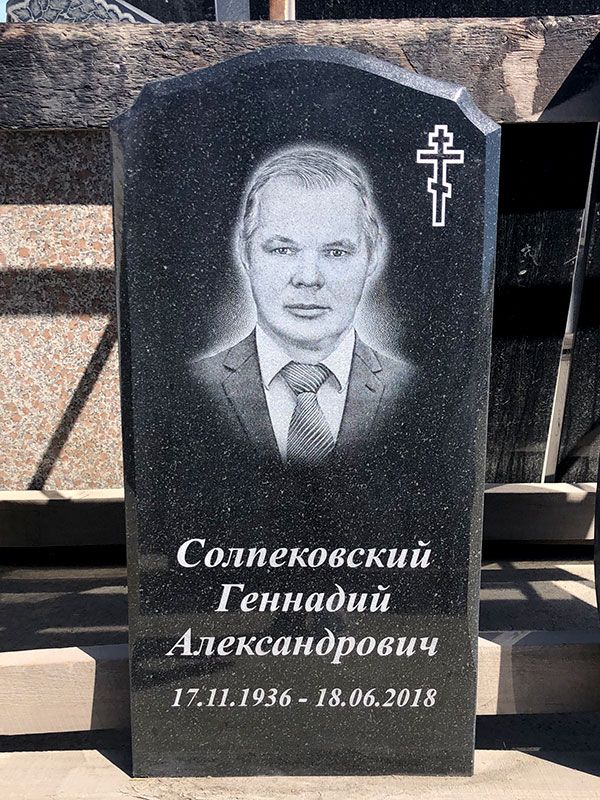 Памятник №002 из черного гранита — фото 5
