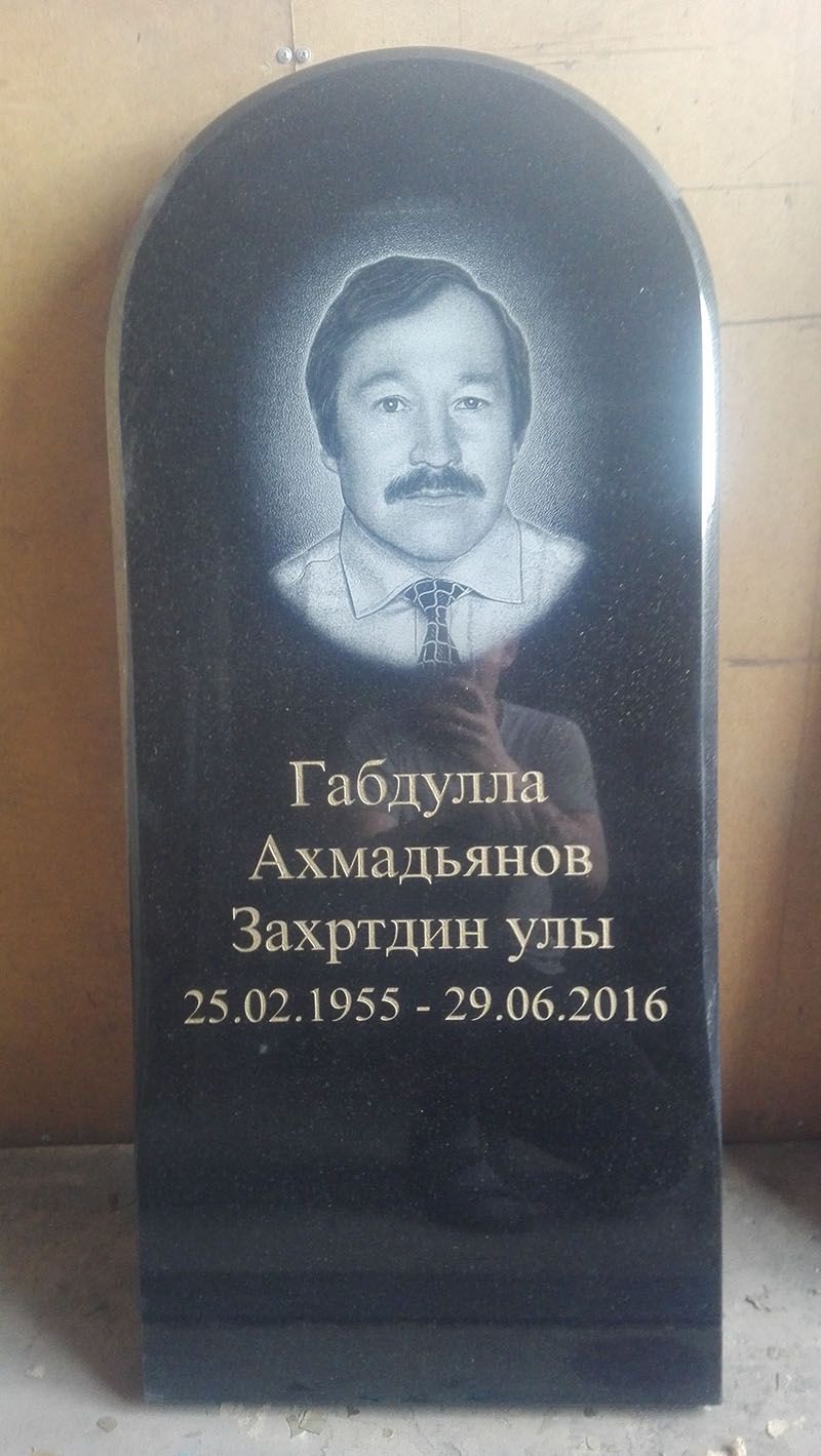 Памятник №042 из черного гранита — фото 2