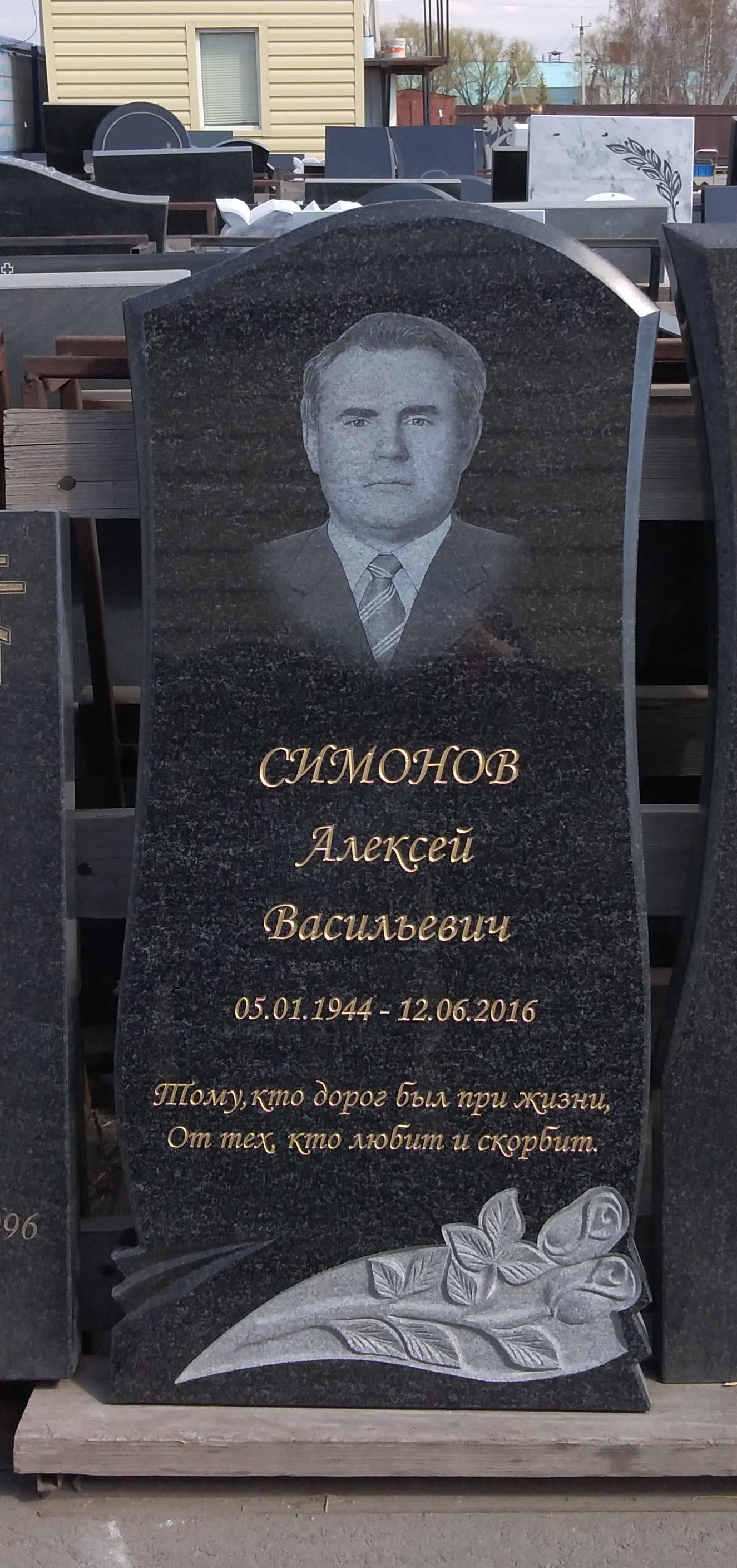 Памятник №021В из карельского гранита — фото 2