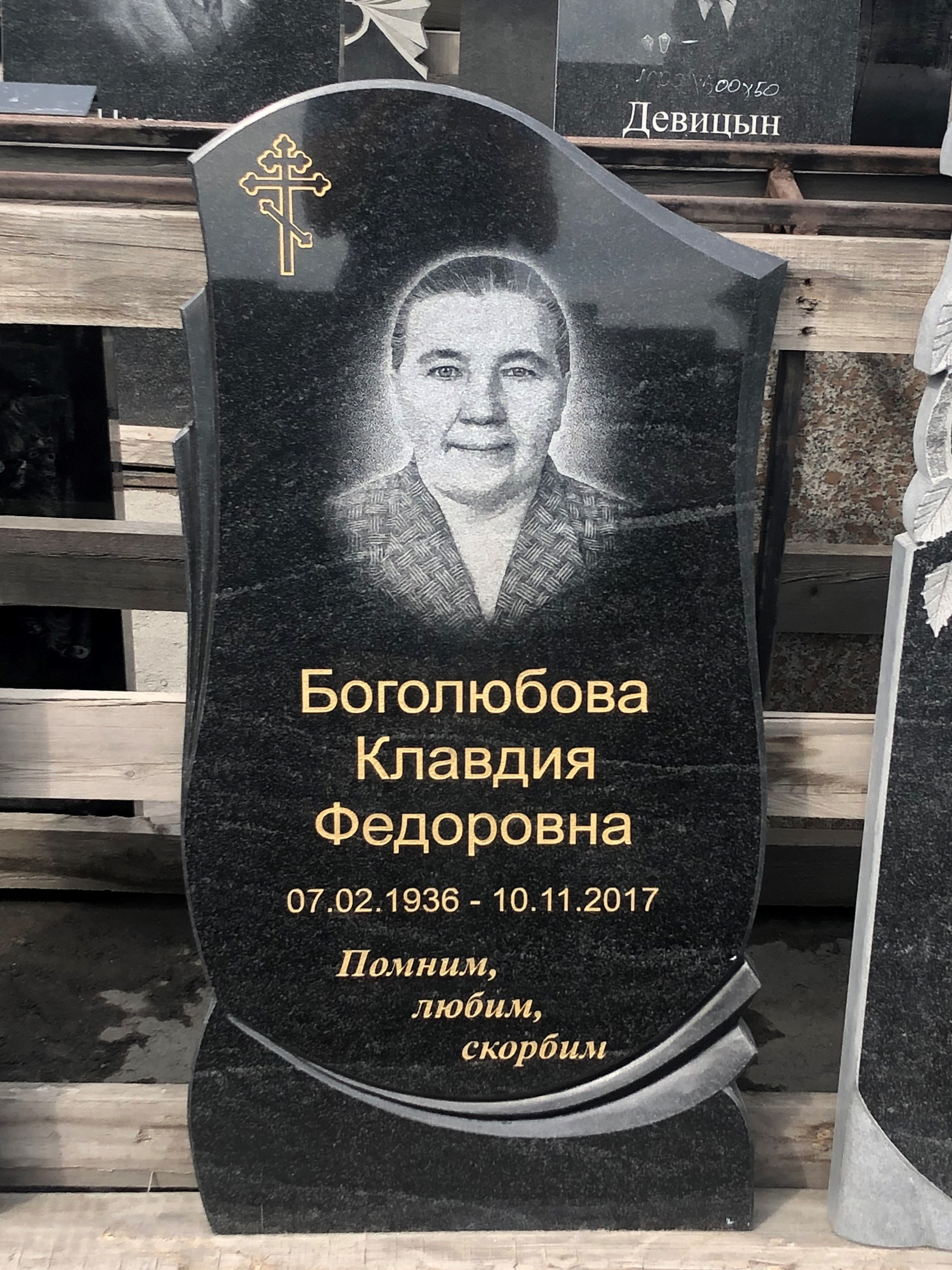 Памятник №026 из карельского гранита — фото 5