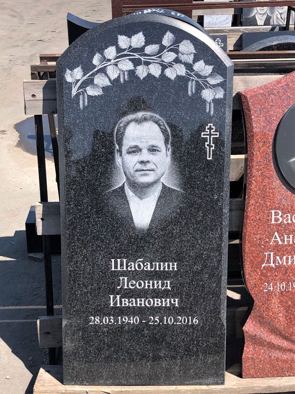 Памятник №005 из карельского гранита — фото 5