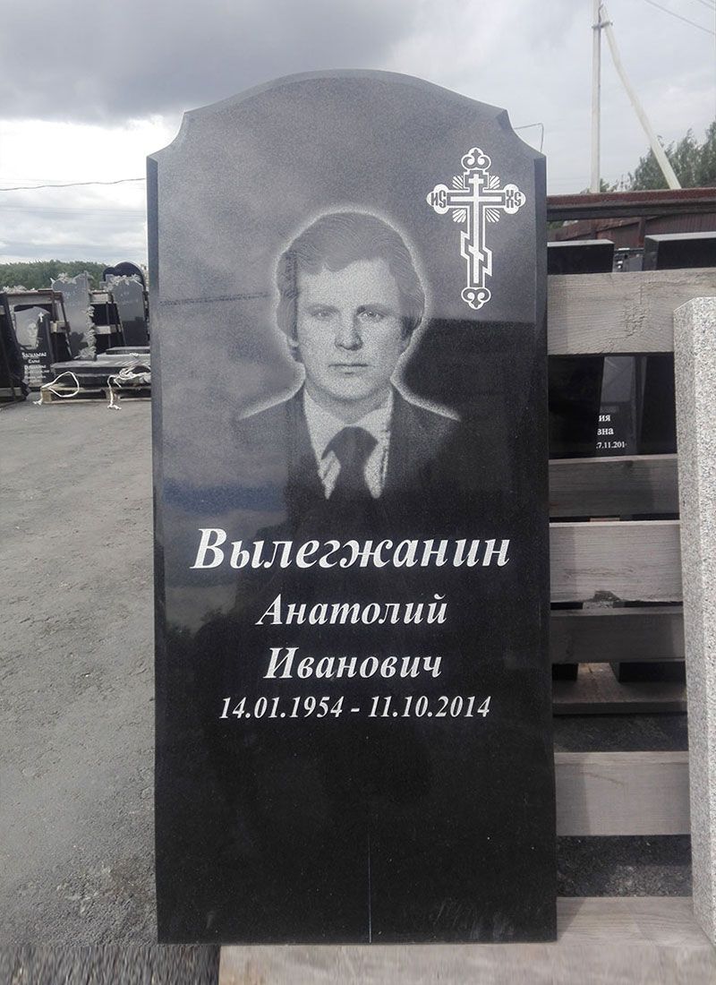 Памятник №002 из черного гранита — фото 4